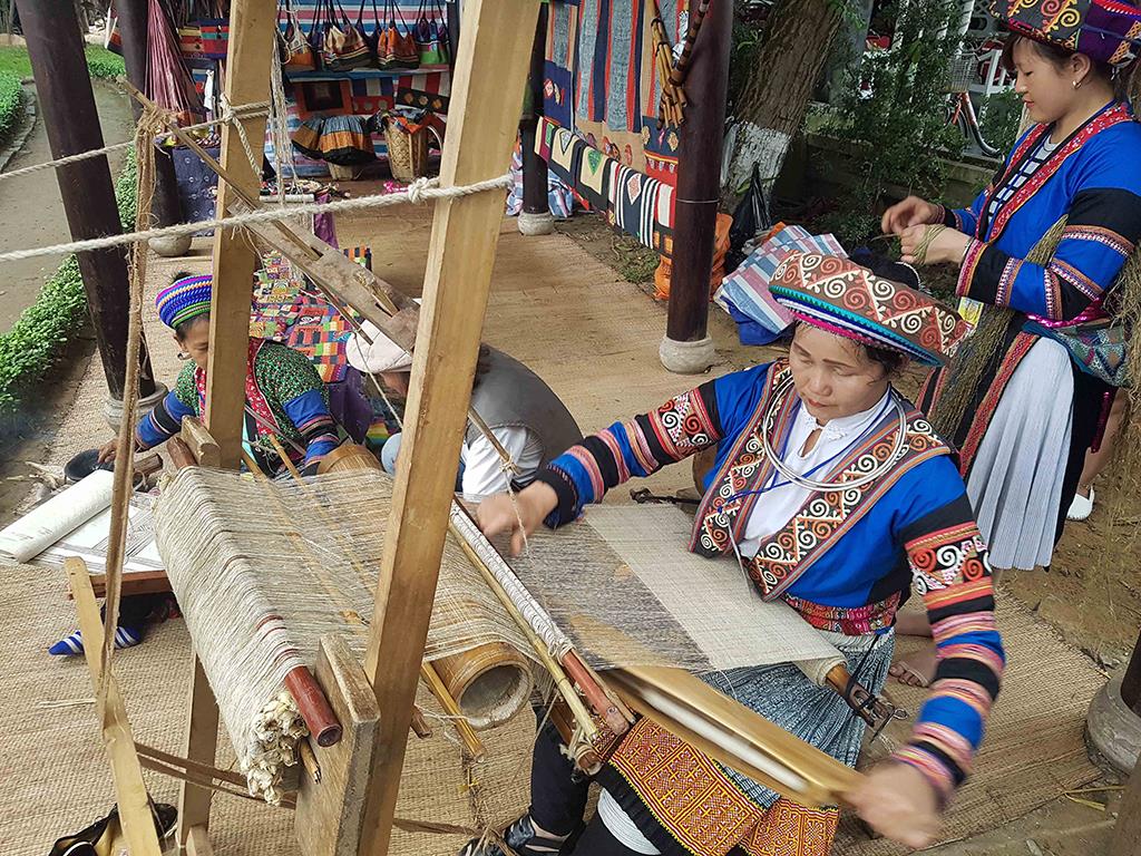 lung tam linen village
