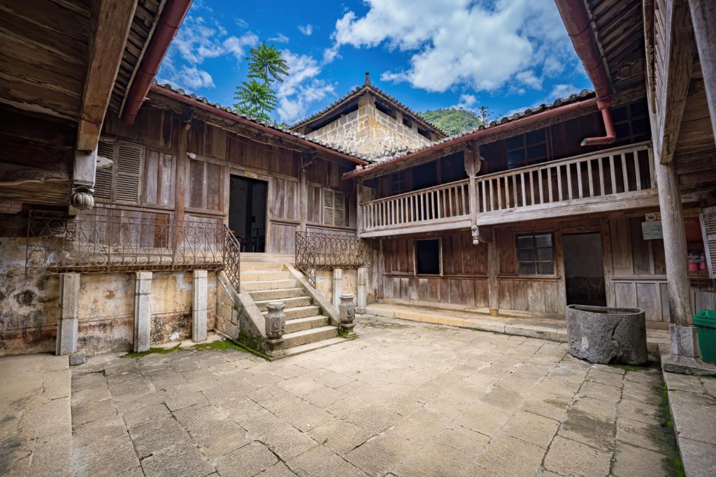 vietnam ha giang dong van vuong palace 1
