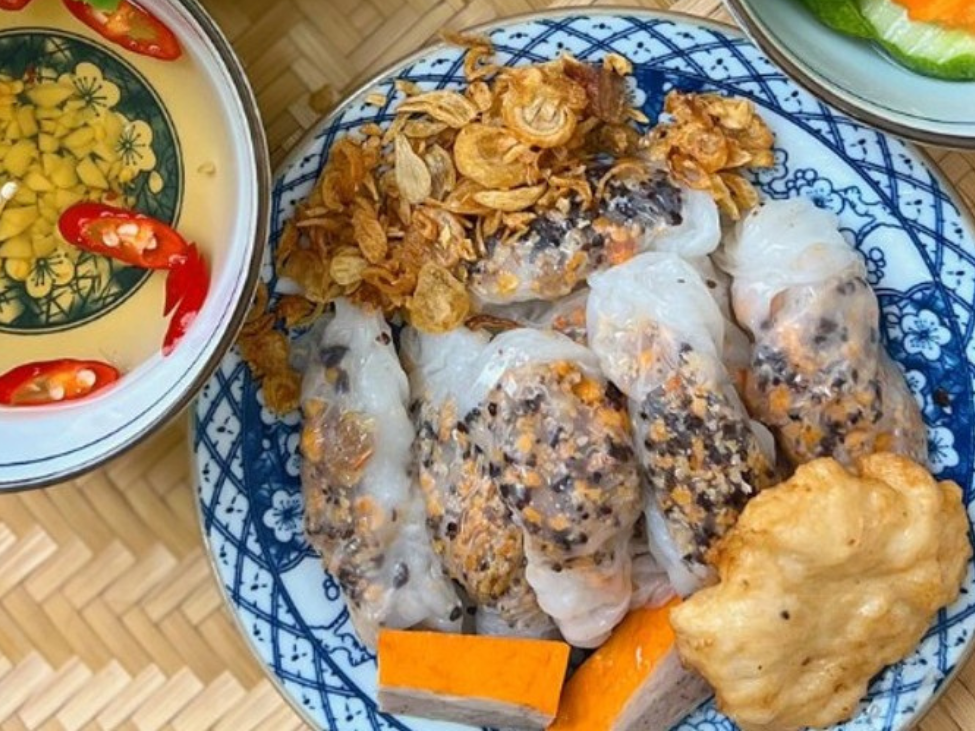Local culinary delights: what to try halong bay viet nam