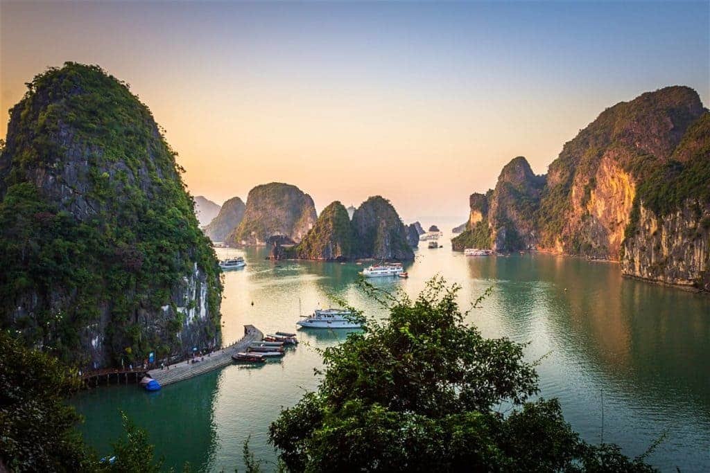 Peak tourist seasons: advantages and disadvantages halong bay viet nam