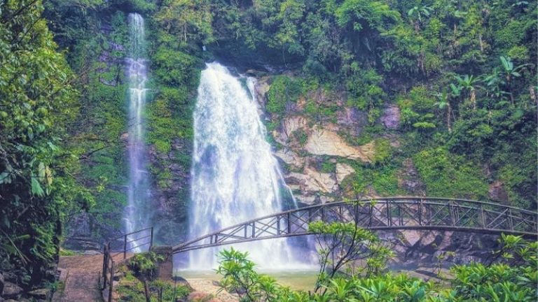 Thac Tien—Deo Gio Tourist Area (Khu du lịch Thác Tiên - Đèo Gió)