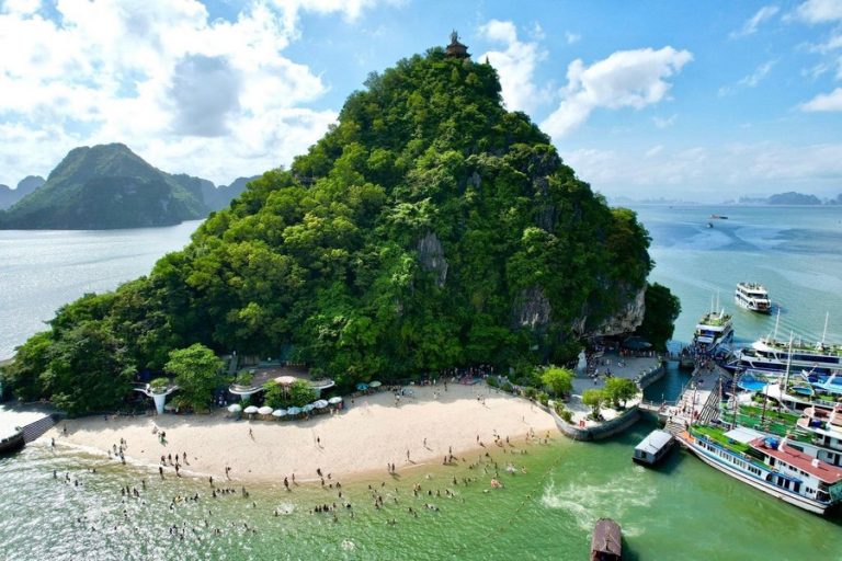 titov island ha long 0004