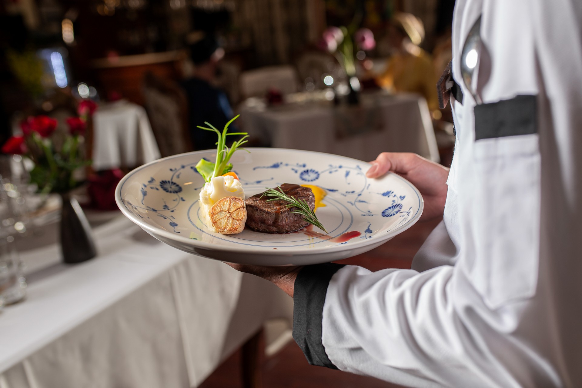 Traditional dishes to try Bai Tu Long Bay