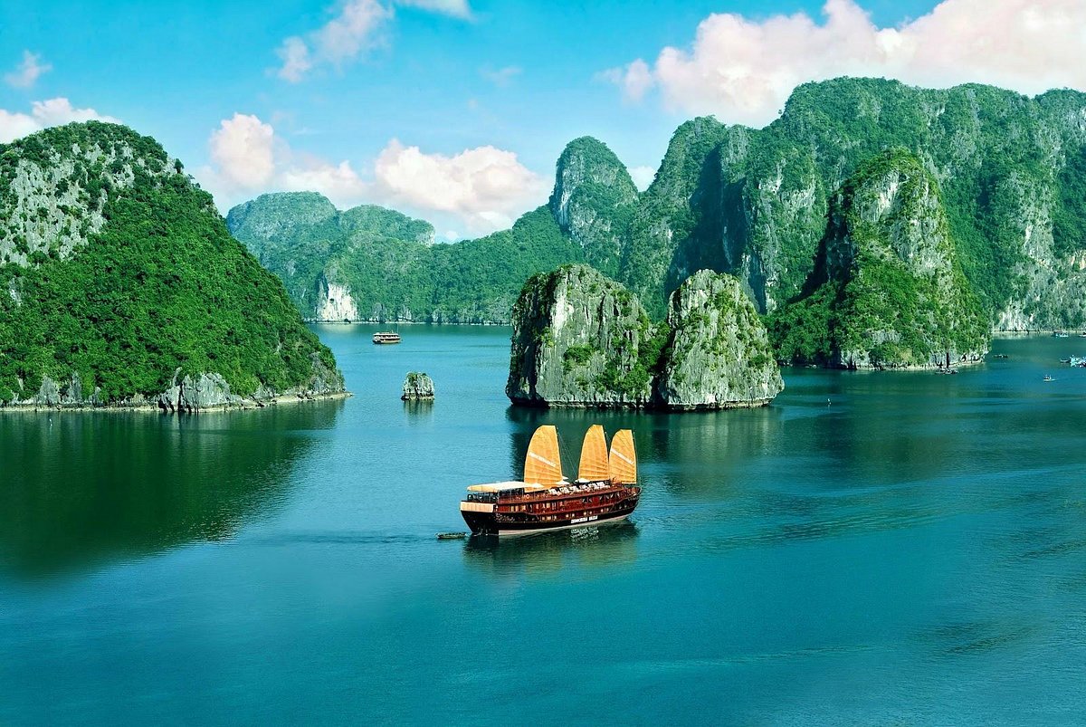 Natural wonders of Bai Tu Long Bay