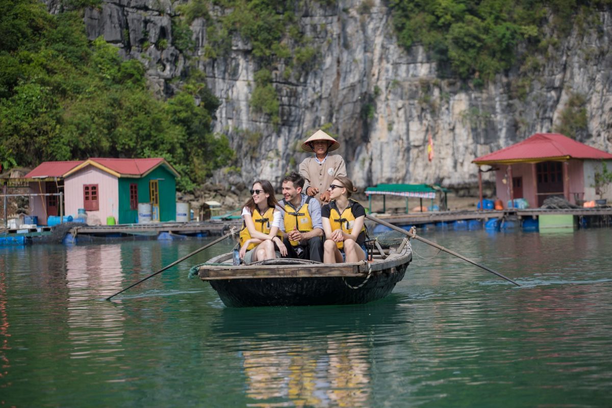 Eco-tours in Bai Tu Long Bay